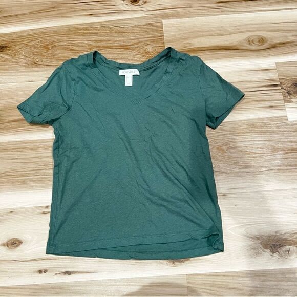 Forever 21 Emerald Green V Neck Tee Women’s Small - Picture 1 of 2